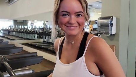 Pretty Busty Dumpling From the Gym Invited a Guy To Enjoy Hot Quickie In Her Car